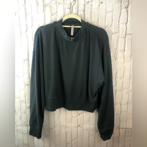 Fabletics oversized crop pullover long sleeve top size large - Picture 1 of 5